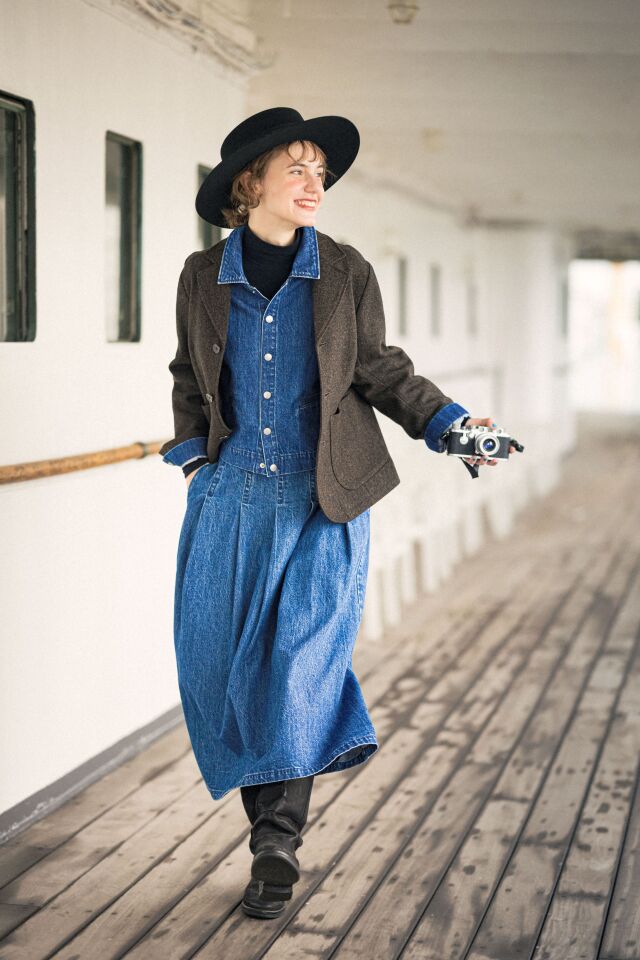 LOOK 02